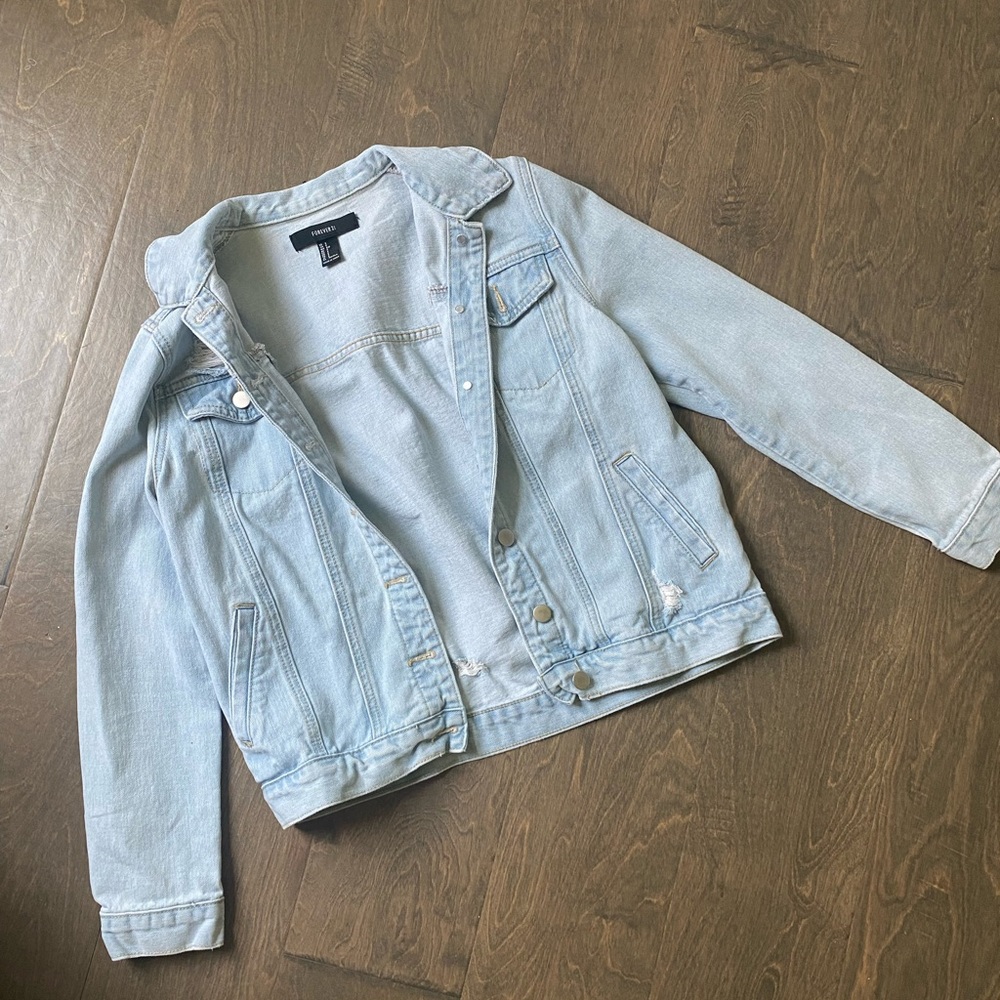 Forever 21 light denim jean jacket, women’s small